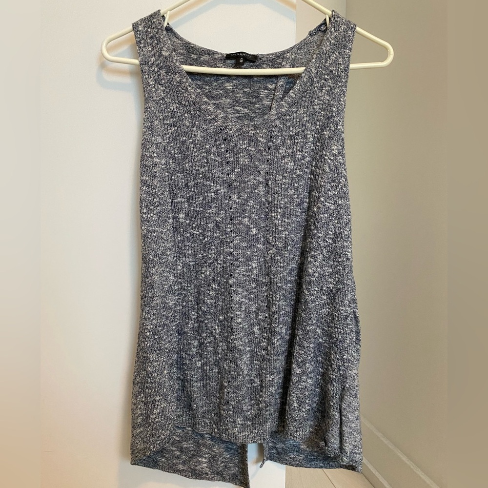 Dynamite grey knit shirt with open back